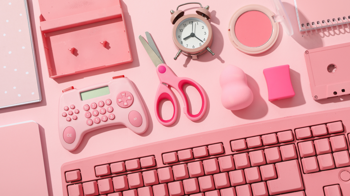 How to Decorate Your Office Space & Make it a Pink Dream Come True